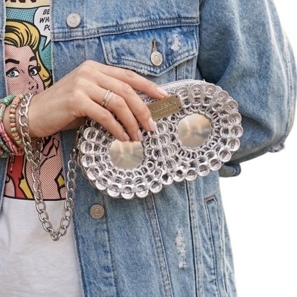 Walleska Ecochicc Handbags - Walleska Ecochicc Silver Soda Tab Boombox Crochet Wristlet Clutch Bag Brazil